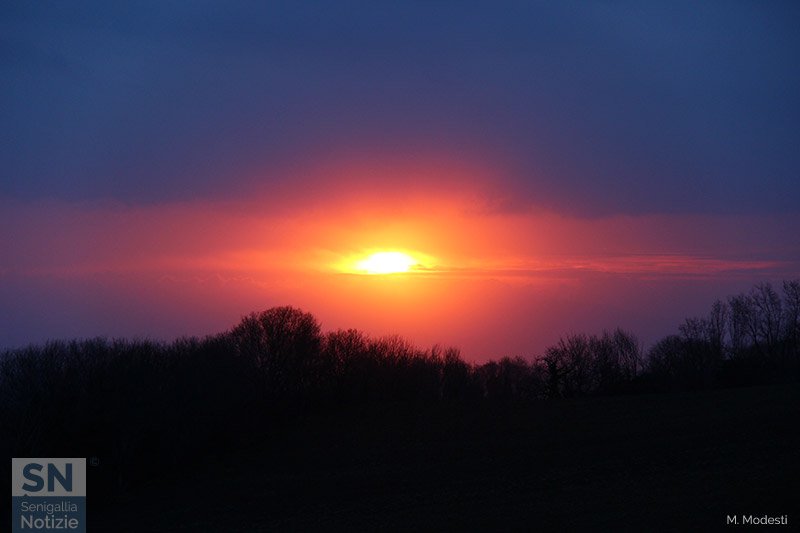08/02/2019 - Alba in blu da Scapezzano