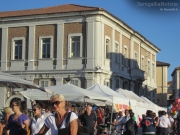 Gente e bancarelle alla Fiera di Sant\'Agostino