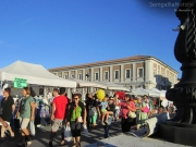 Gente e bancarelle alla Fiera di Sant'Agostino