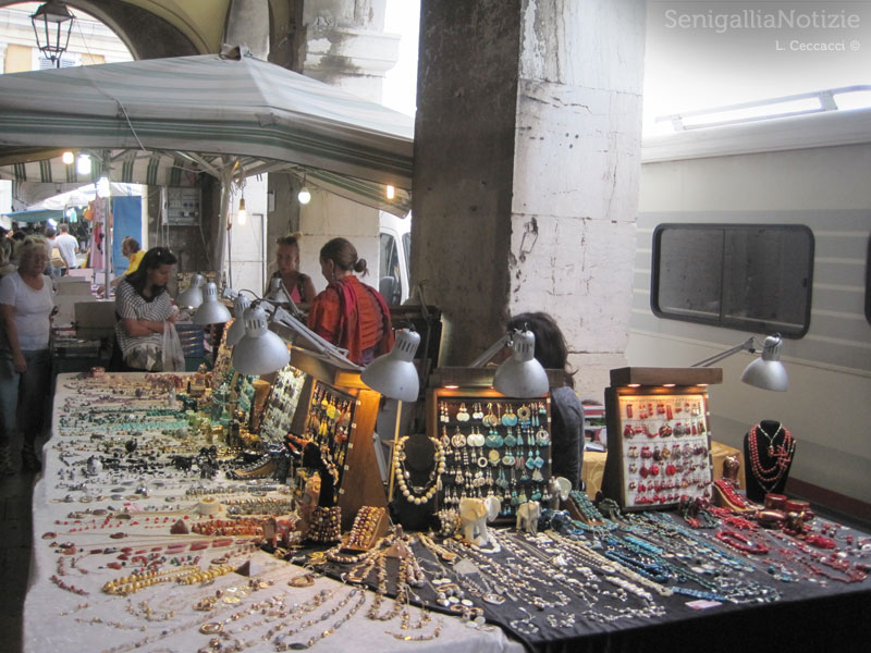 Bancarella alla Fiera 2013 di Senigallia