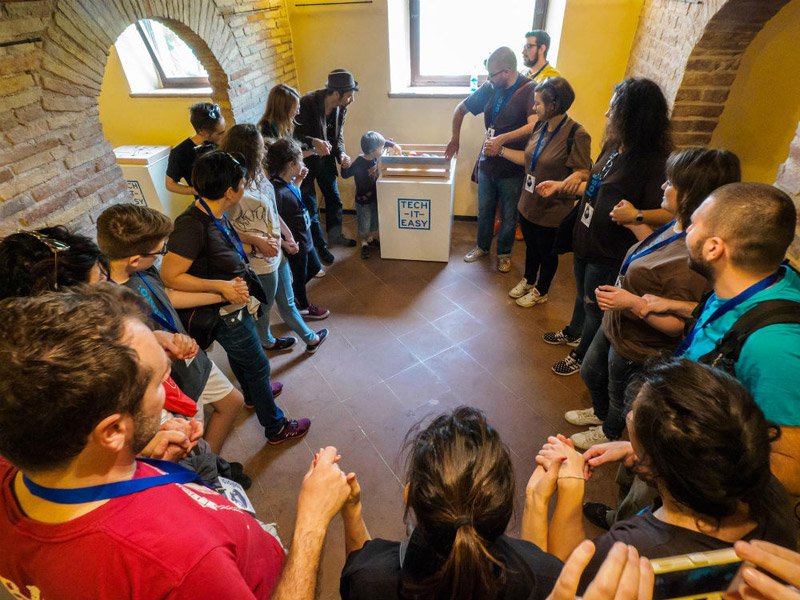 La mostra Tech-it-easy