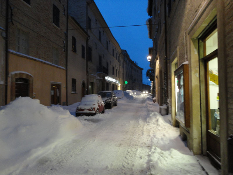 In auto lungo le vie di Corinaldo