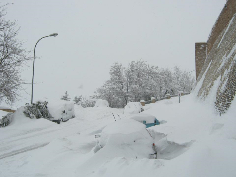 La neve al Castello di Piticchio