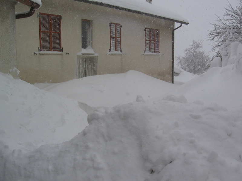 Strade coperte di neve a Santo Stefano di Arcevia