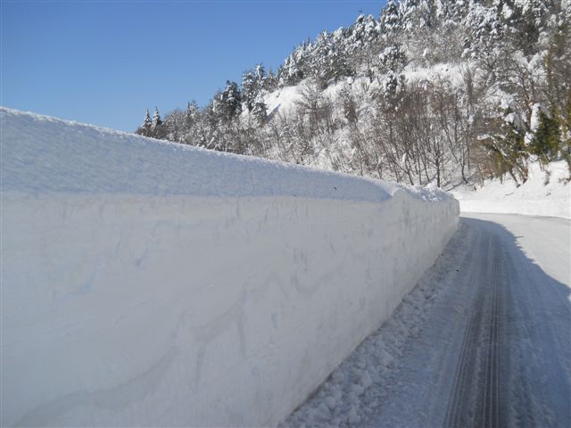 Strade di Arcevia sepolte dalla neve
