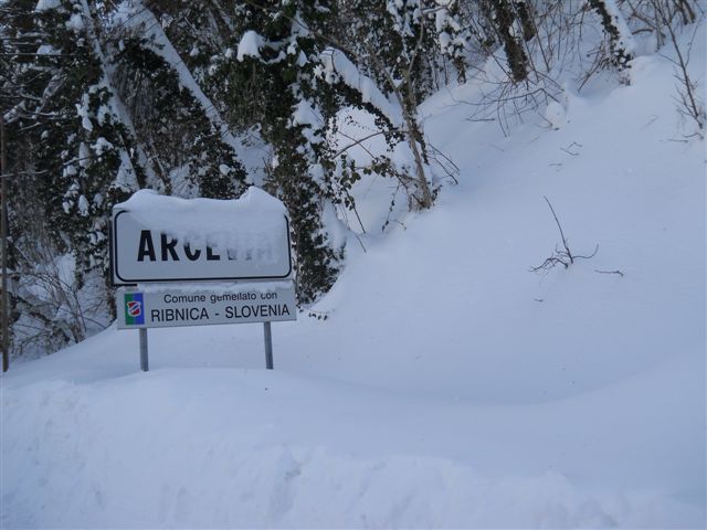 Per dare un'idea dell'altezza raggiunta dalla neve...