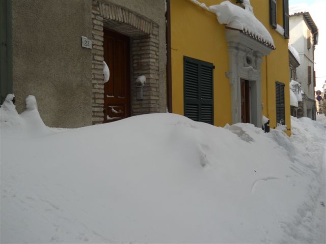 Case di Arcevia sotto il nevone