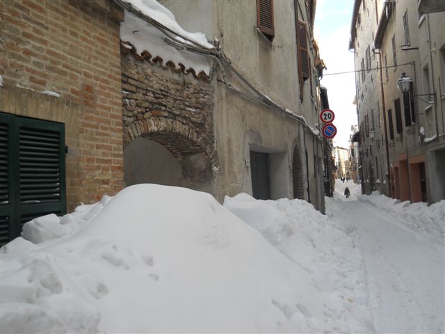 Case di Arcevia sotto il nevone