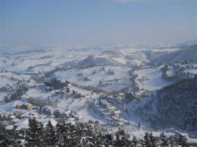 Scorci innevati da Arcevia