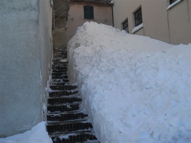 Vicoli di Arcevia innevati