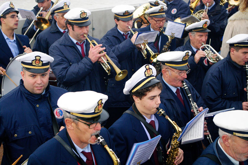 La banda musicale Città di Senigallia mentre suona l'Inno d'Italia
