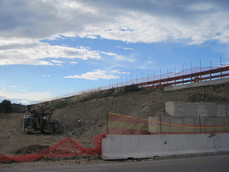 Allargamento dei terrapieni all'inizio della Statale Arceviese
