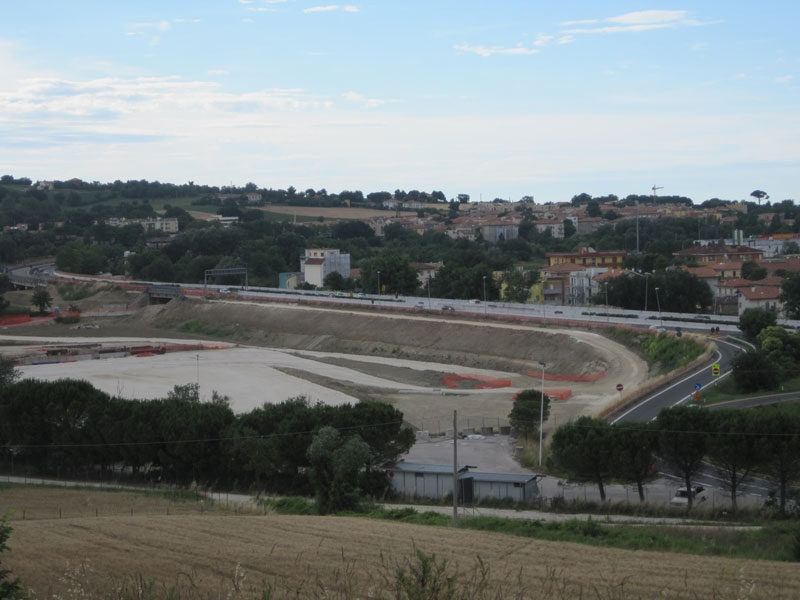 Da strada della Capanna Alta, l'area del nuovo casello A-14