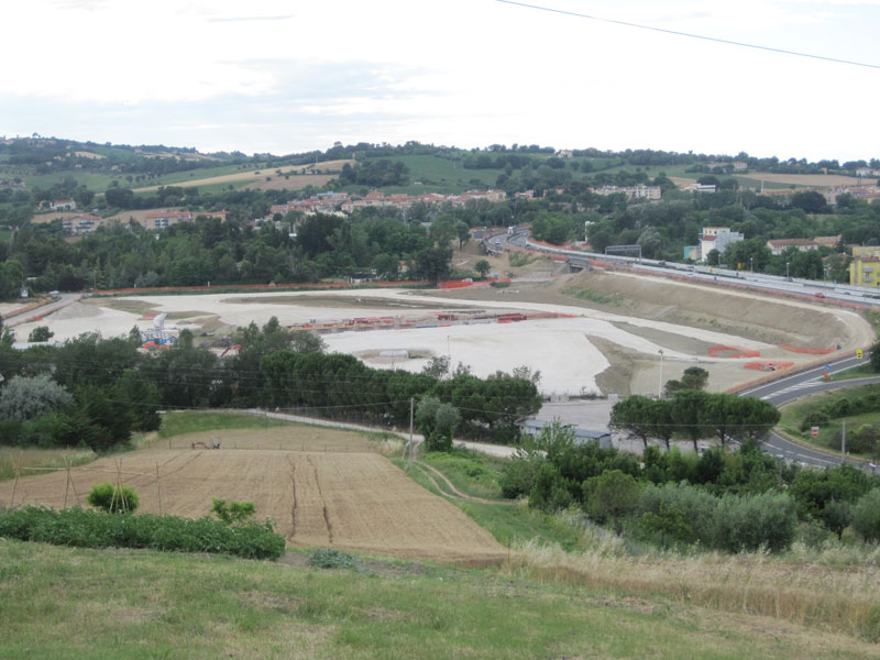 Da strada della Capanna Alta, l'area del nuovo casello A-14