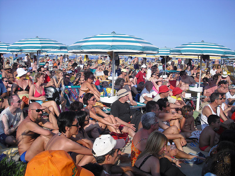 Spiaggia affollata per il CaterRaduno 2010