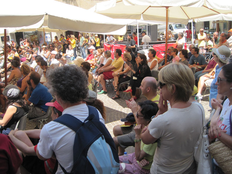 Pubblico in Piazza Roma
