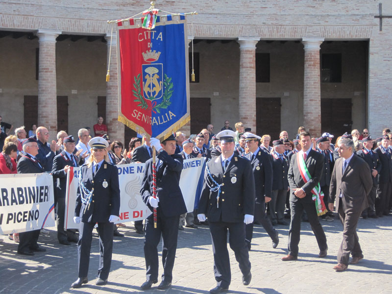 Gonfalone di Senigallia e Sindaco al Foro