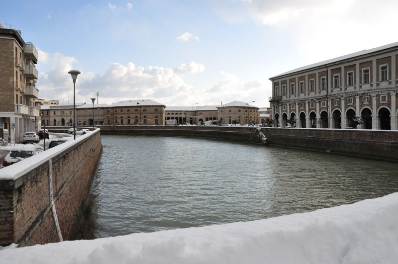 Vista sul lungofiume