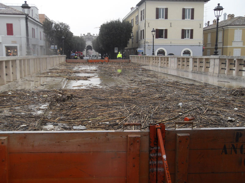 Senigallia, ponte 2 Giugno dopo il passaggio del Misa