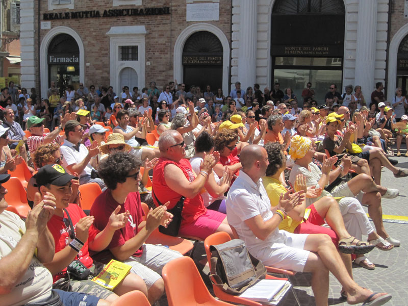 Applausi da piazza Roma per l'inizio del CaterRaduno 2011
