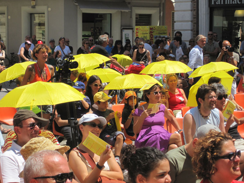 ... e Piazza Roma si tinge di giallo!