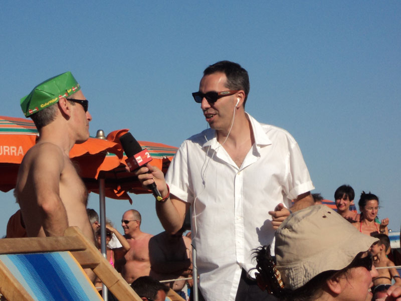 Solibello intervista uno dei bagnanti/ascoltatori