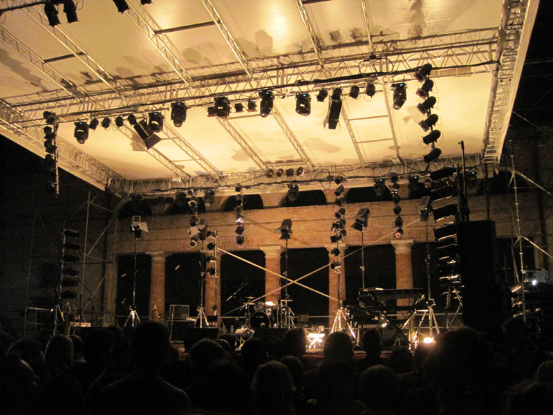 Il palco al Foro Annonario