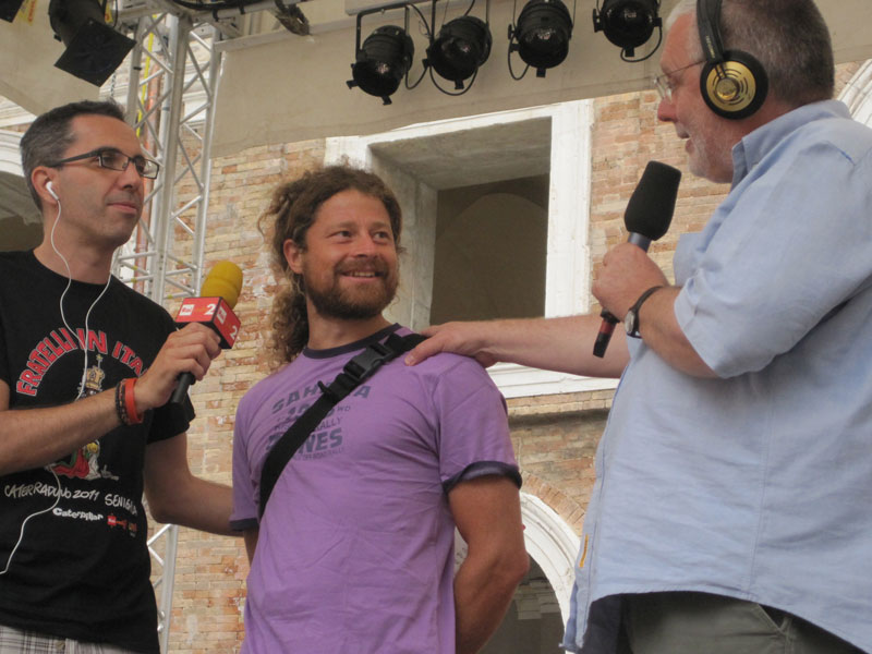 Il surfista-metereologo con Solibello e Cirri