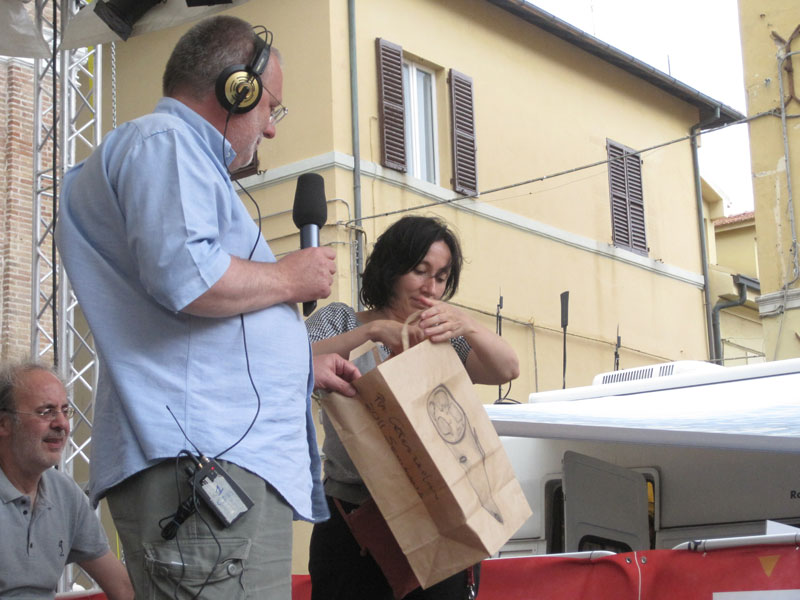 La busta che Alessandro Bergonzoni ha "creato" per l'asta di Libera