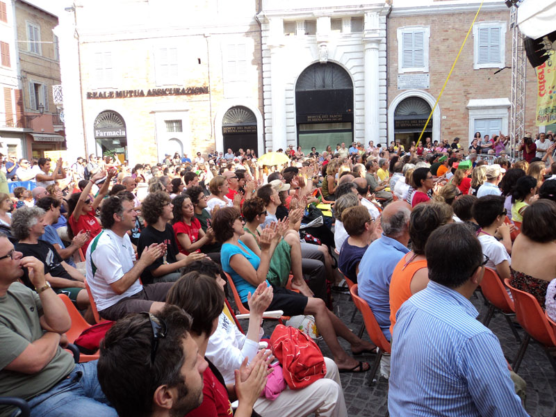 Via alla diretta del pomeriggio, da Piazza Roma per il rischio maltempo