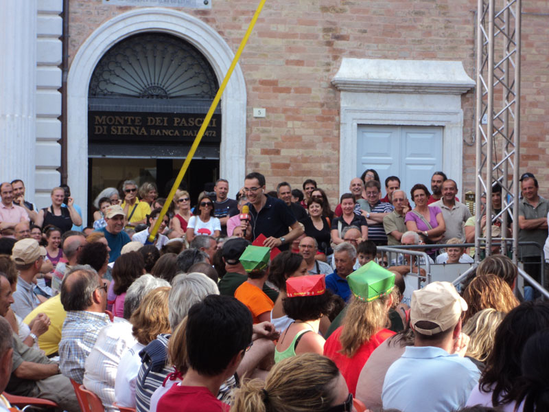 Solibello in mezzo al pubblico