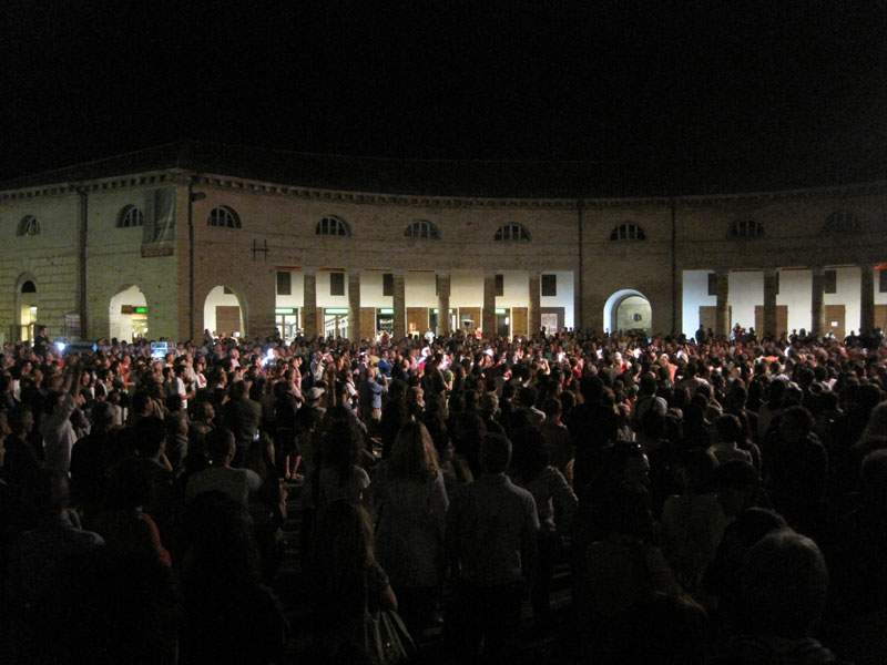 Figli di Madre Ignota in concerto al Foro Annonario