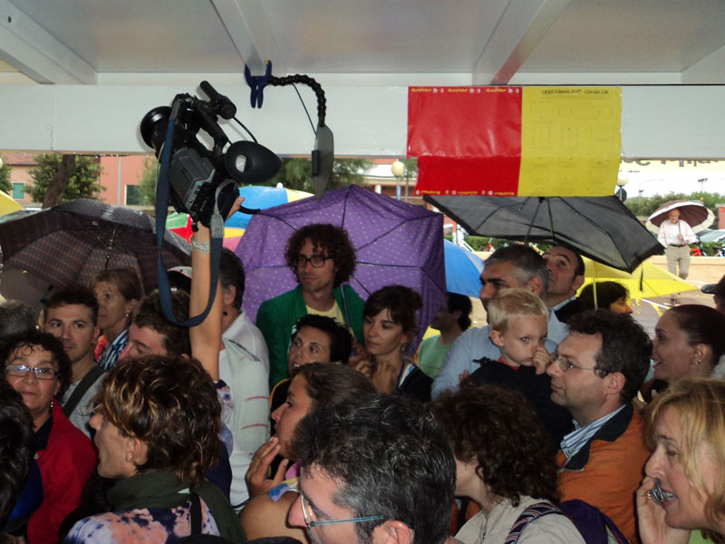 Veronica Del Soldà cerca di districarsi tra il pubblico