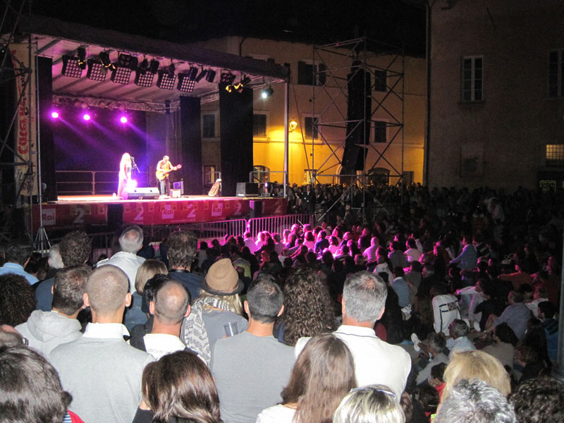 Nada e Fausto Mesolella in concerto in Piazza del Duca per il Caterraduno 2011