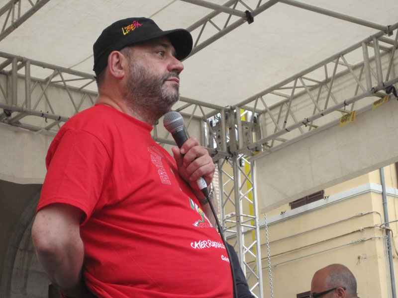 Tonio Dell'Olio sul palco dell'asta della legalità per Libera