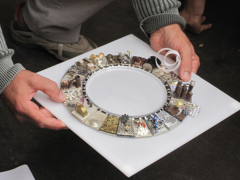 Collana creata da ventiquattro orafi di dodici regioni: pezzo unico all'asta della legalità per Libera