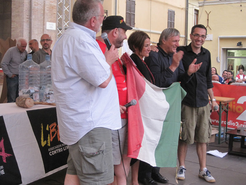 Aggiudicata all'asta una Bandiera Italiana "storicamente contro la Lega"