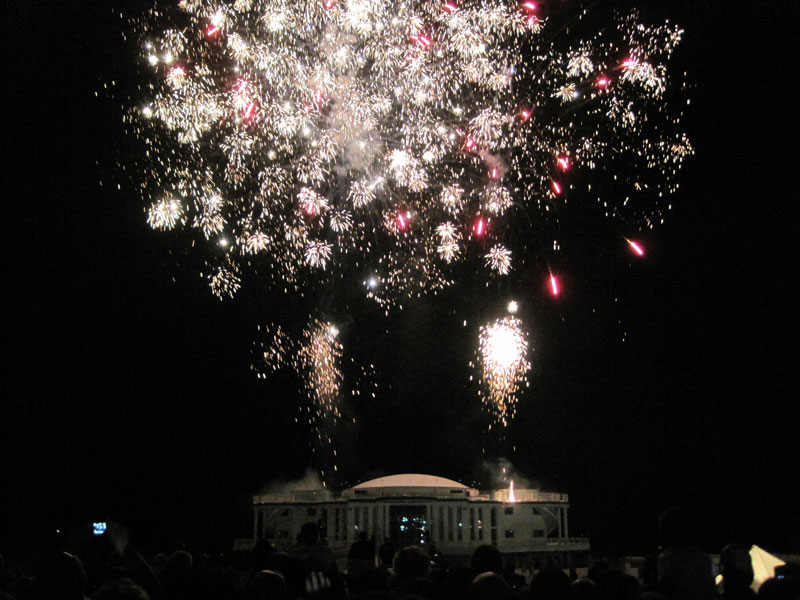 Inizia lo spettacolo dei fuochi d'artificio