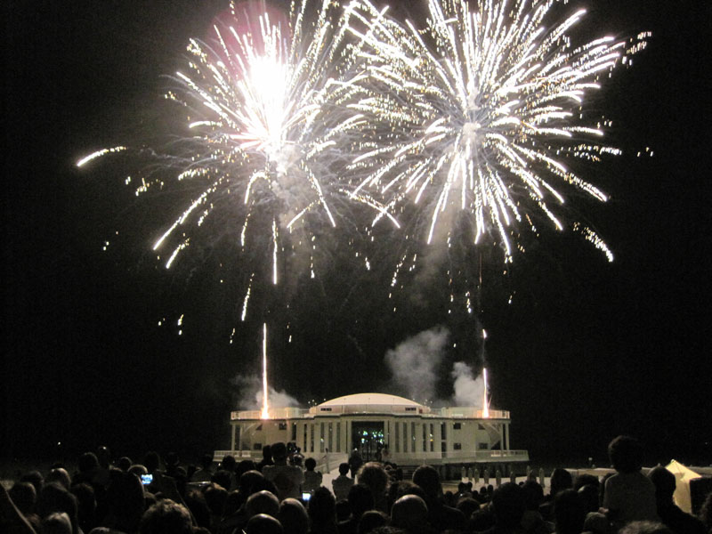 Lo spettacolo dei fuochi d'artificio dalla Rotonda di Senigallia