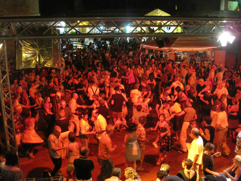 Si balla ai giardini della Rocca