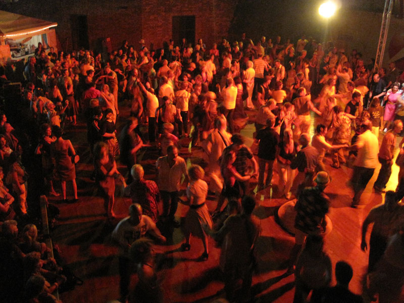 Si balla ai giardini della Rocca