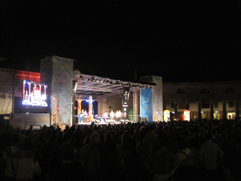 Foro Annonario gremito per il primi concerti