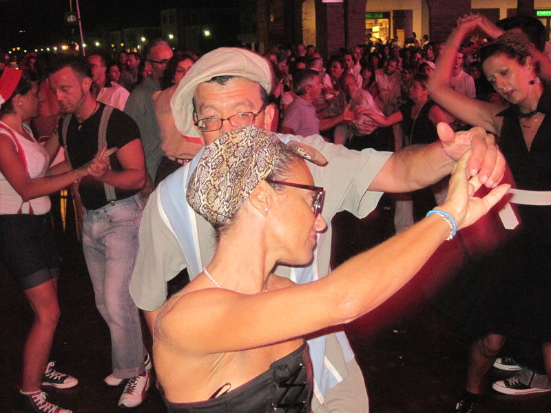 Ballerini al Foro Annonario