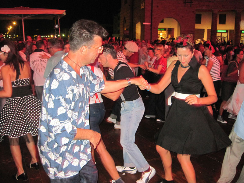 Ballerini al Foro Annonario