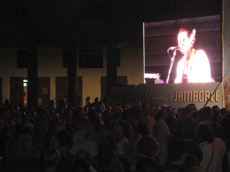 Il Foro Annonario durante il concerto di Nico Duportal & the Rhythm Dudes