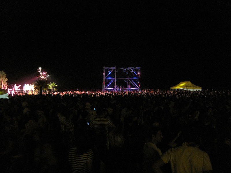 La spiaggia di ponente invasa per il Big Hawaiian Party