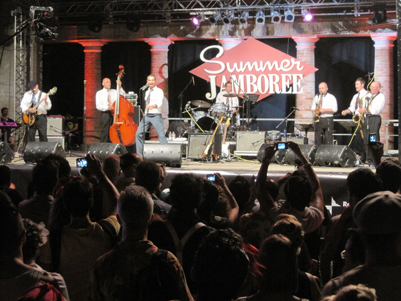 Inizia il concerto di Si Cranstoun