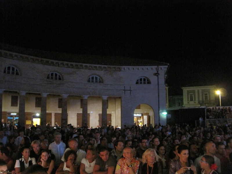 Foro Annonario gremito per il concerto di Lloyd Price