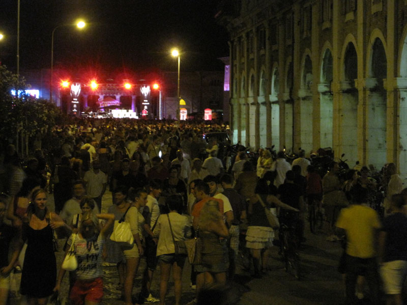 Lungofiume e Foro Annonario invasi dal popolo del Summer Jamboree