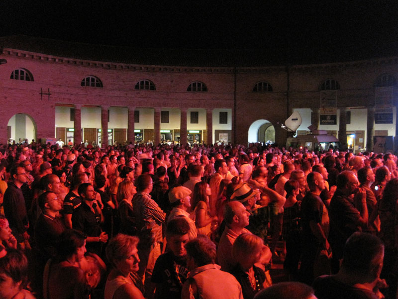 L'interno della piazza del Foro Annonario